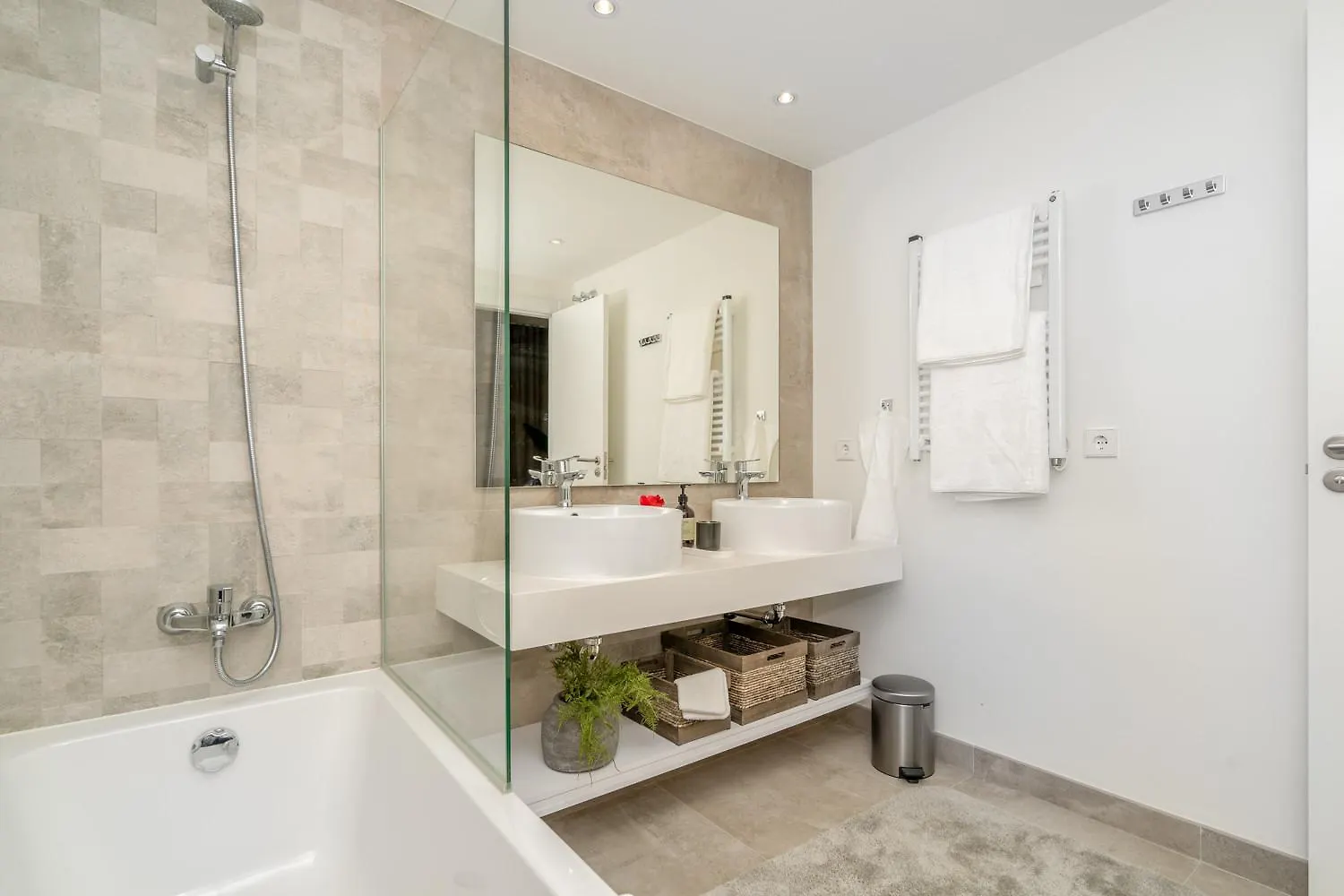 Inf26F - Modern And Bright City Apartment Estepona